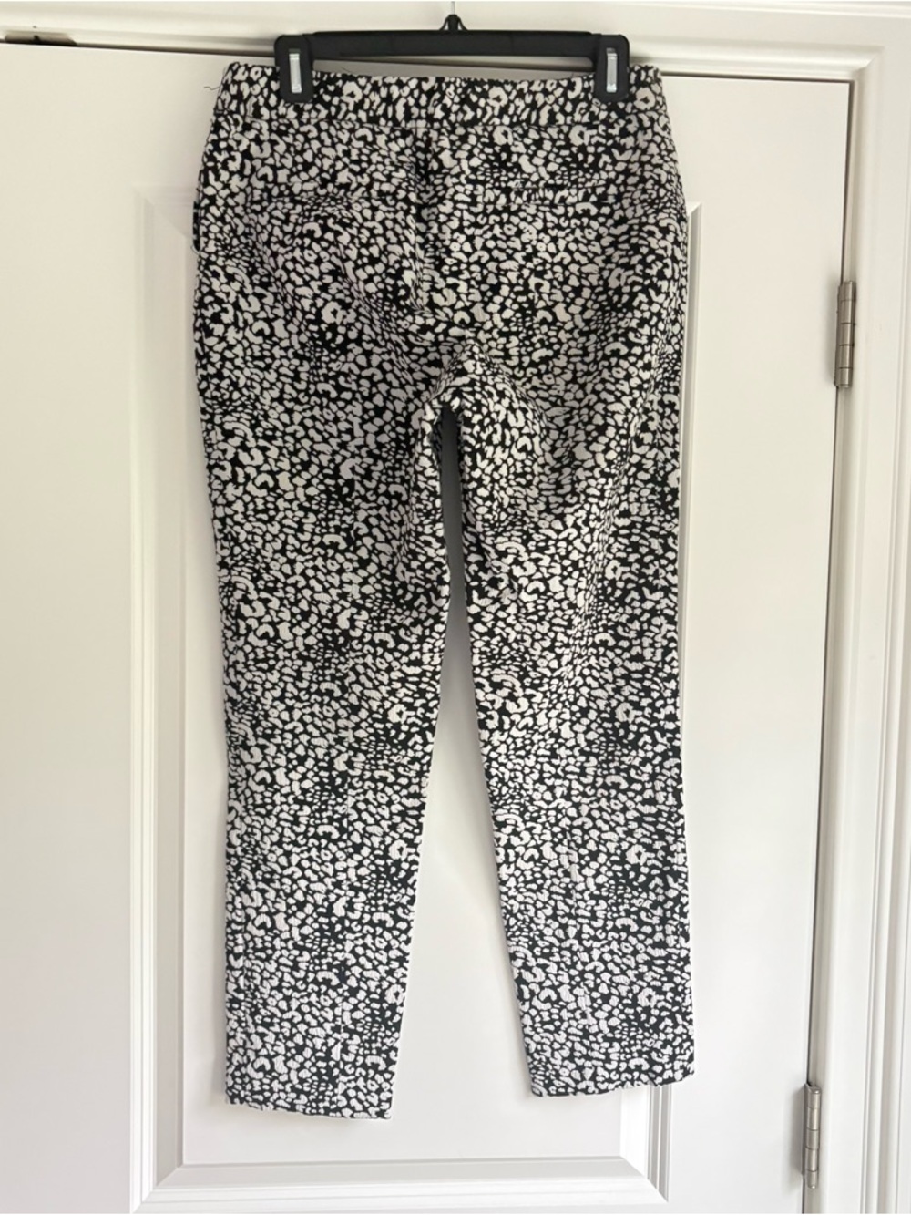 Hunter Bell Black White Printed Cropped Pants Size 6 | Chic Tailored Statement
